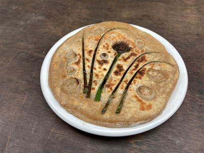 spinach-chive-and-red-onion-stuffed-flatbread